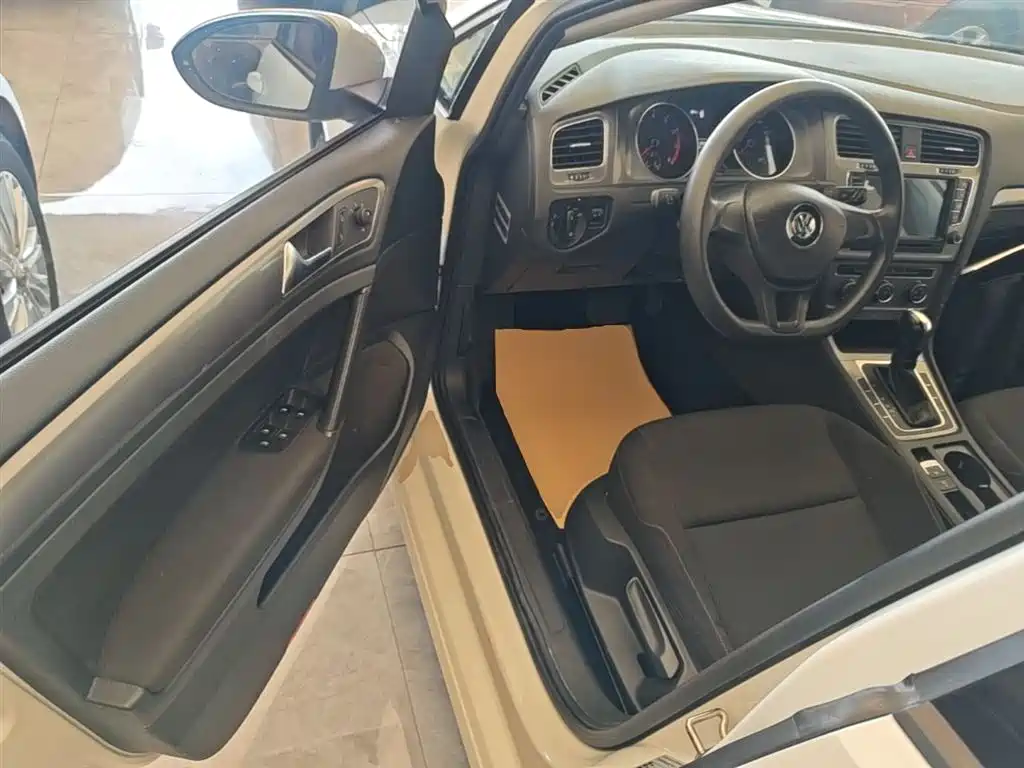 Volkswagen Golf 2015 1.6L Automatic Fashion фото 16