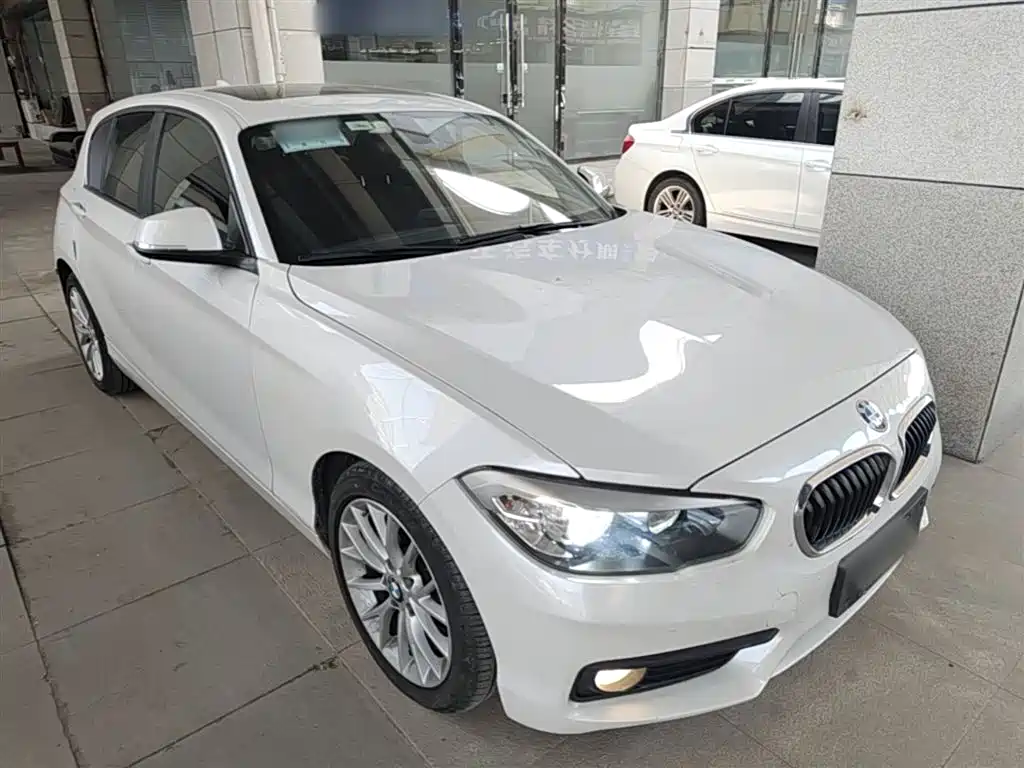 BMW 1 Series (Import) 2016 120i Leading Model фото 4