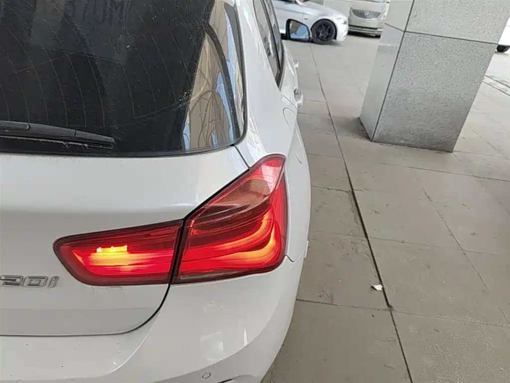 BMW 1 Series (Import) 2016 120i Leading Model фото 8