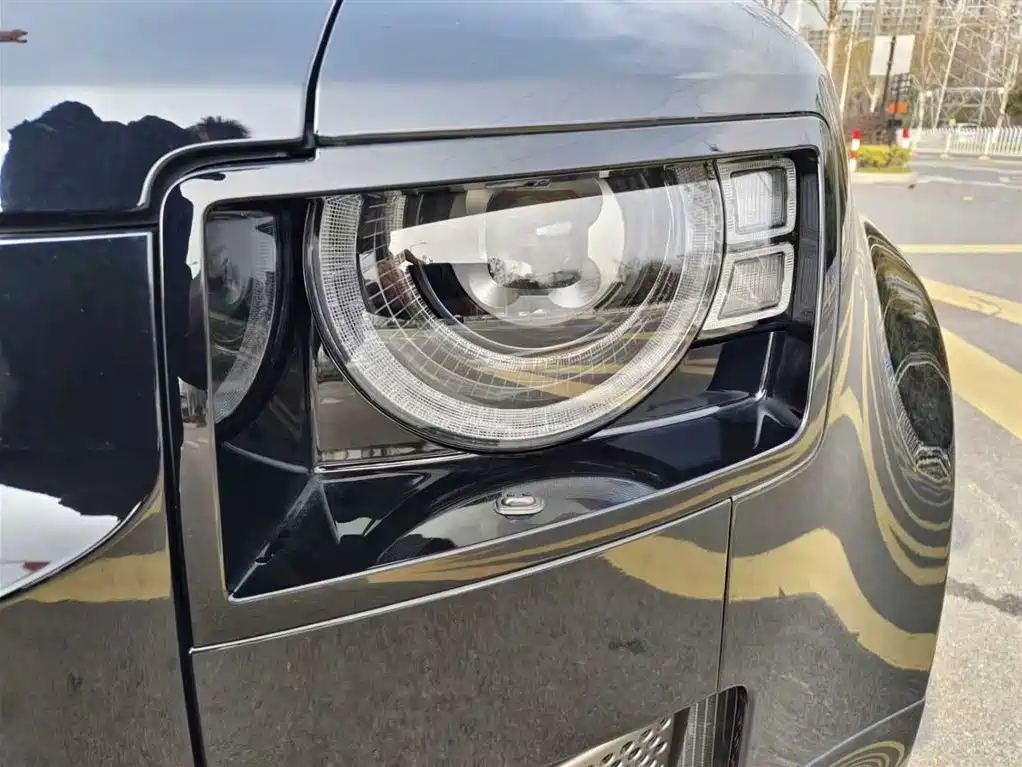 Land Rover Defender 2025 130 3.0T P400 7-Seater Luxury Edition фото 6