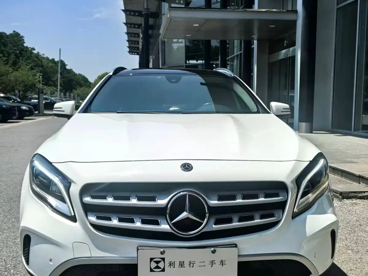 Mercedes-Benz GLA 2018 GLA 200 Fashion фото 2
