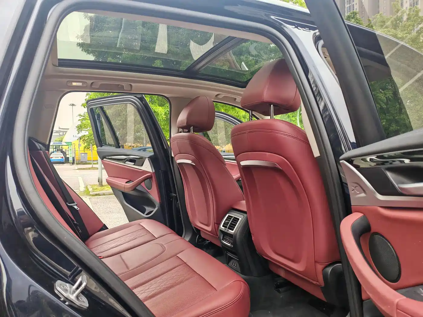 BMW iX3 2023 Leading Type фото 12