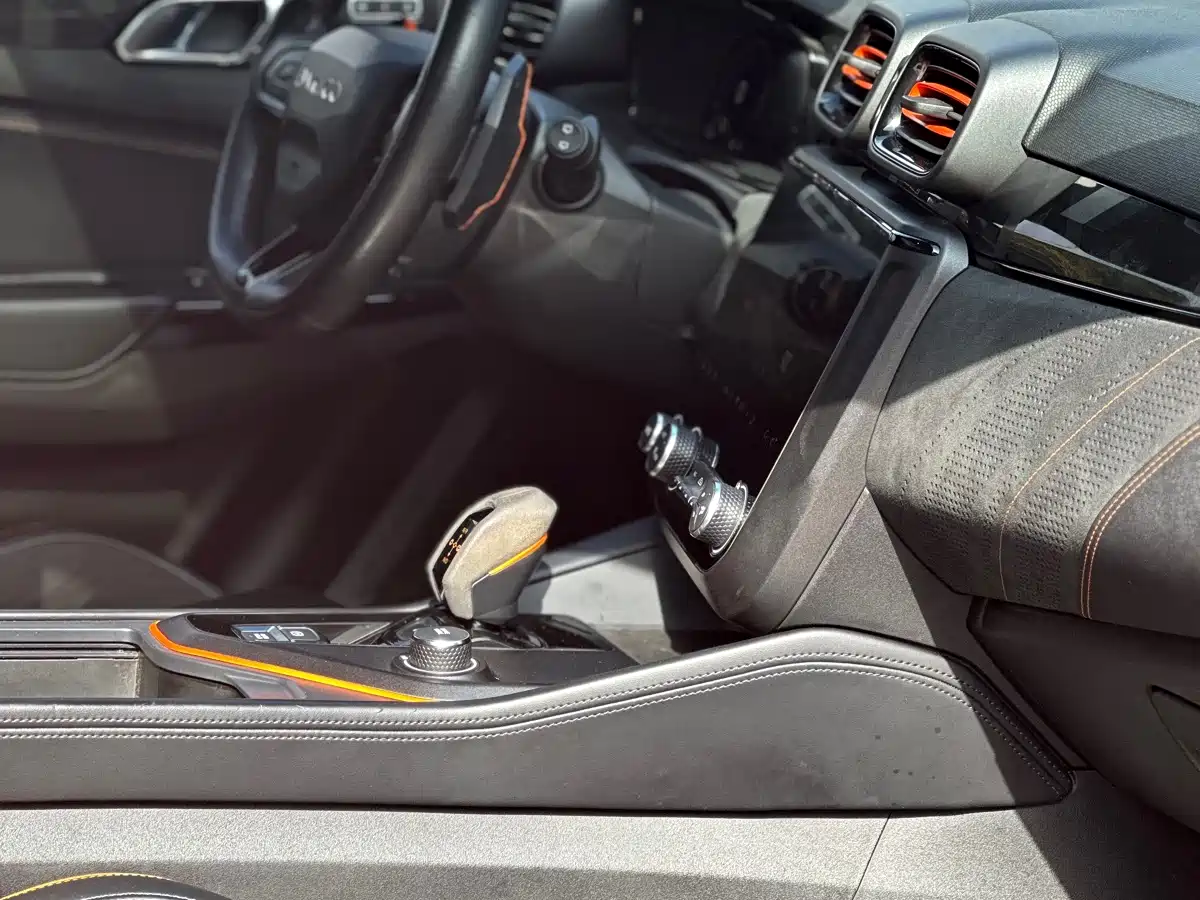 LYNK & CO. 02 HATCHBACK