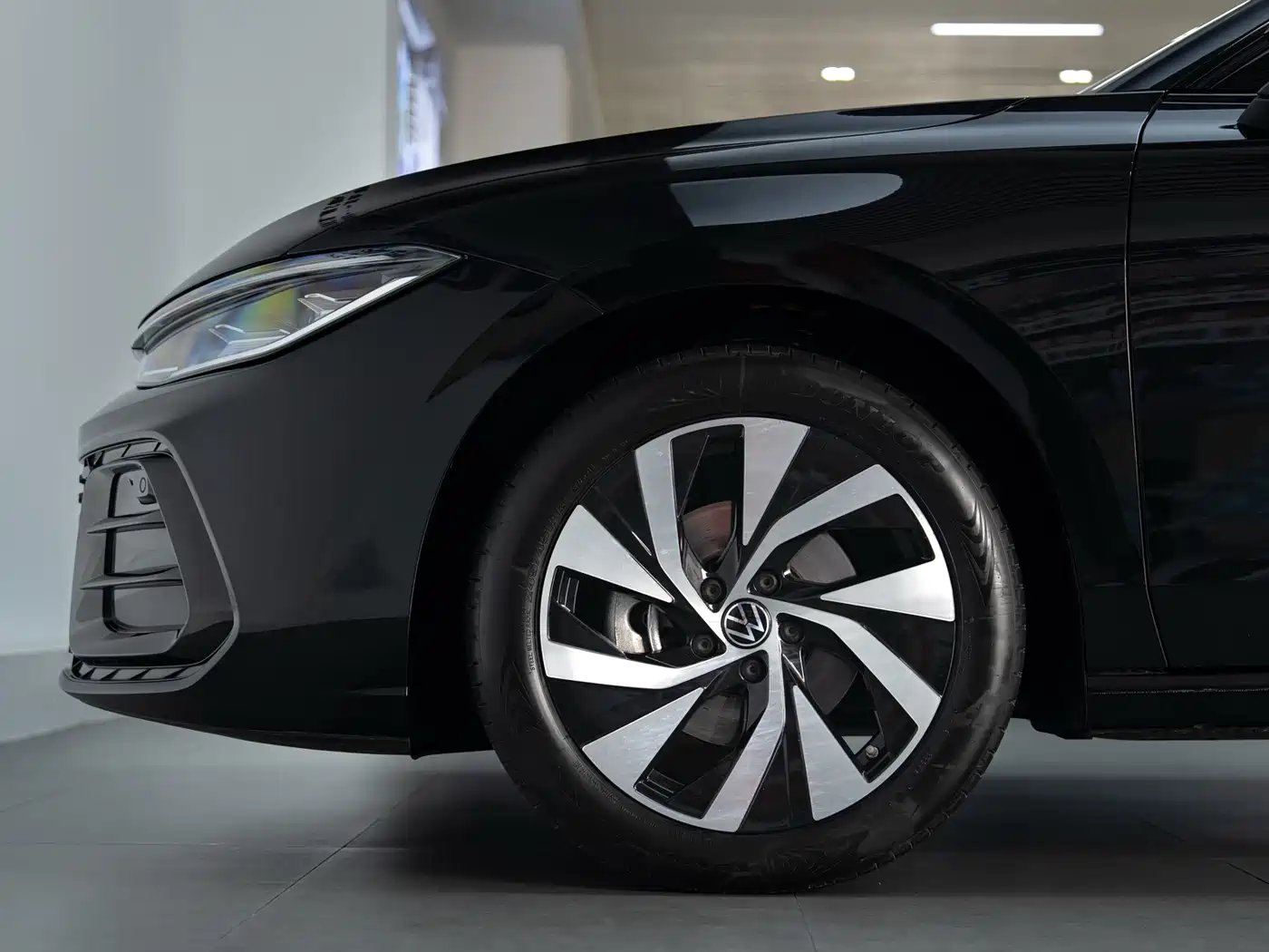 Volkswagen Passat 2025 Pro 380TSI Starlight Dragon Glory Edition фото 9