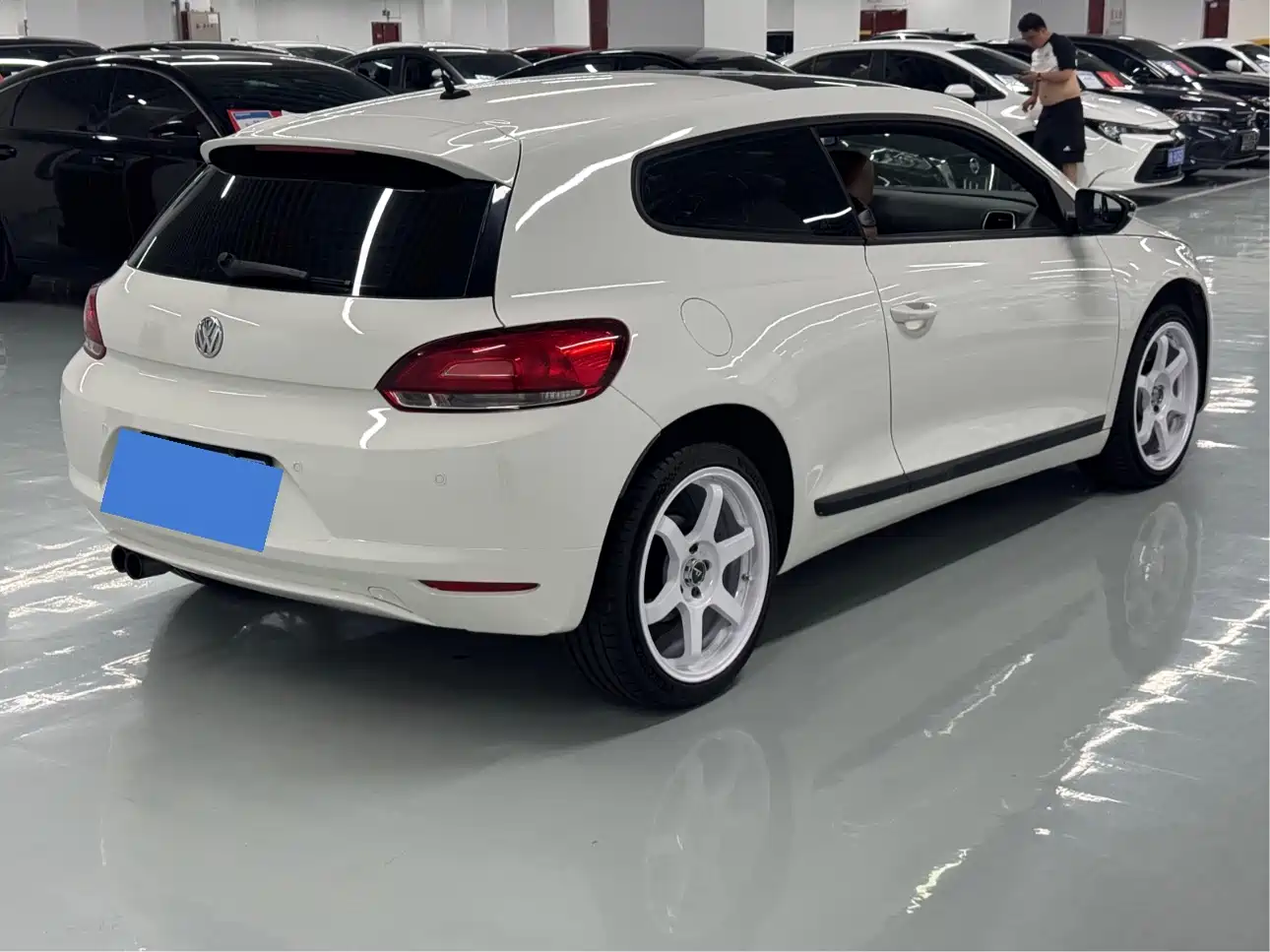 Volkswagen Scirocco 2011 2.0TSI Luxury фото 9