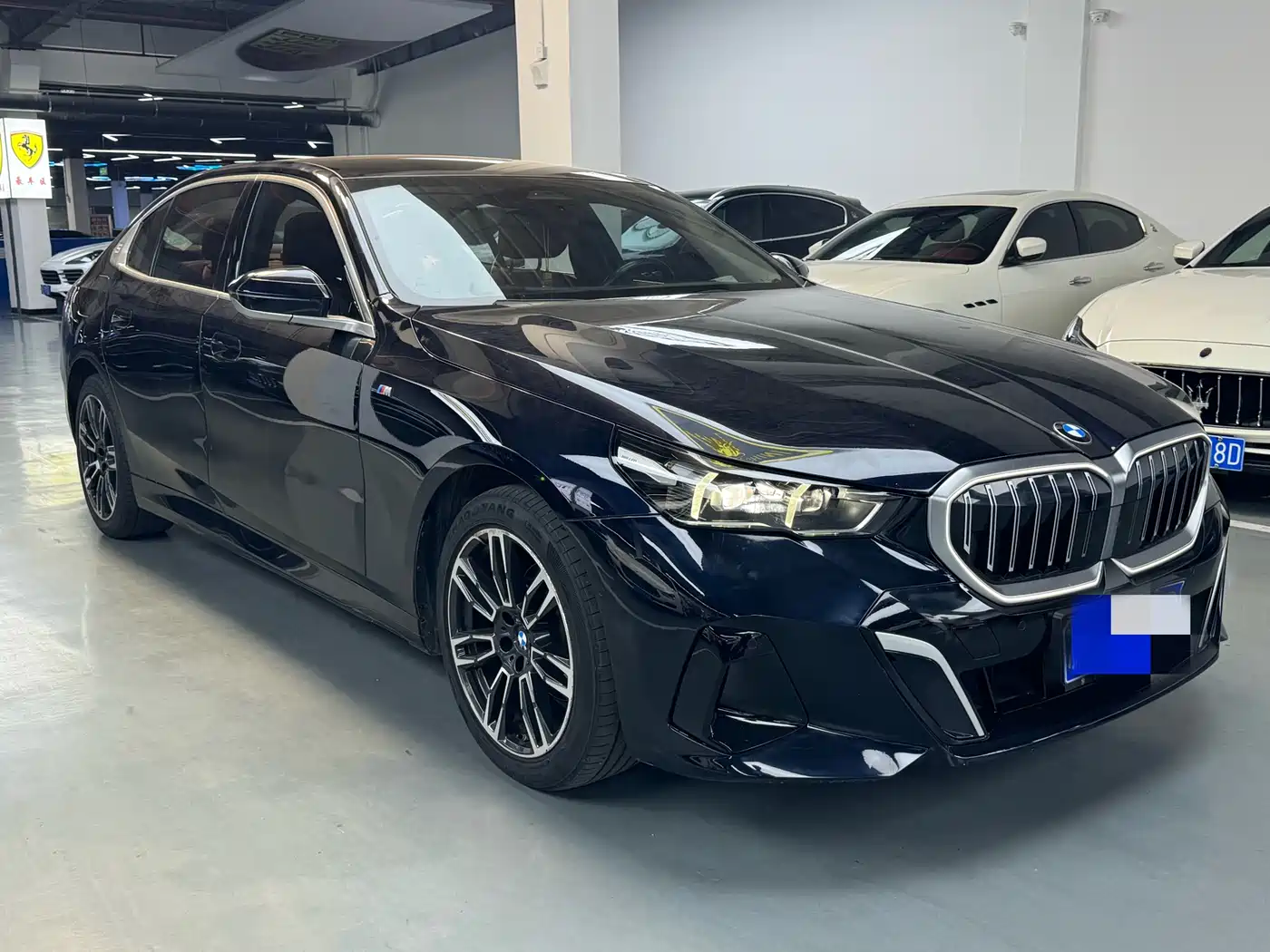 BMW 5 Series 2025 525Li Luxury Package фото 3