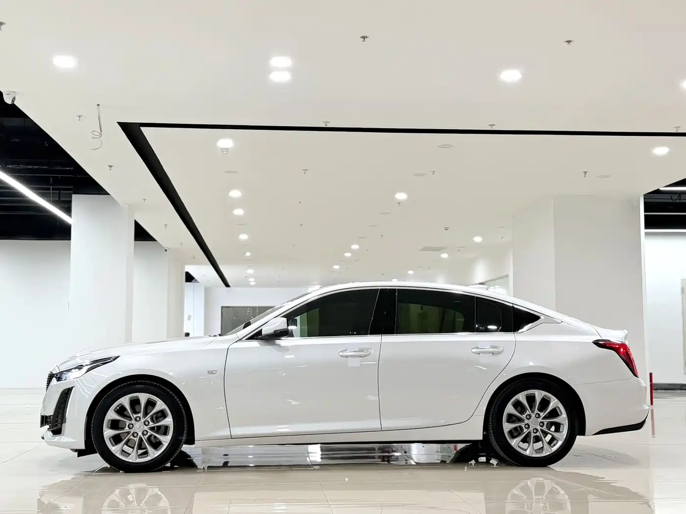 Cadillac CT5 2023 28T Luxury Style (Standard Edition) фото 3