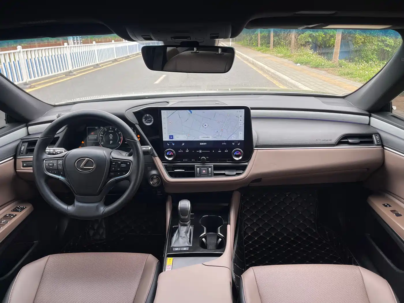 Lexus ES 2025 200 Ultimate Edition фото 17