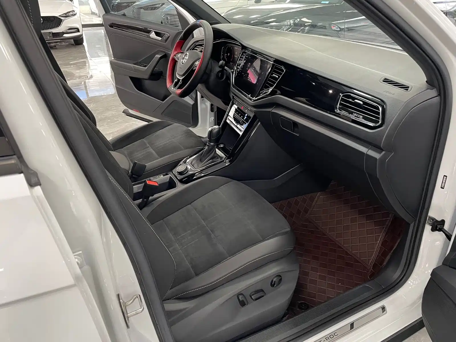 Фото 7 - Volkswagen T-ROC
