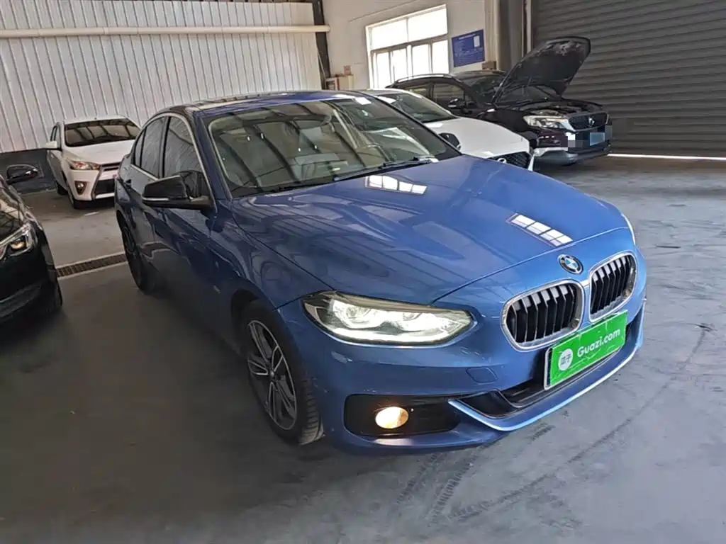 BMW 1 Series 2018 118i Sport Edition фото 4