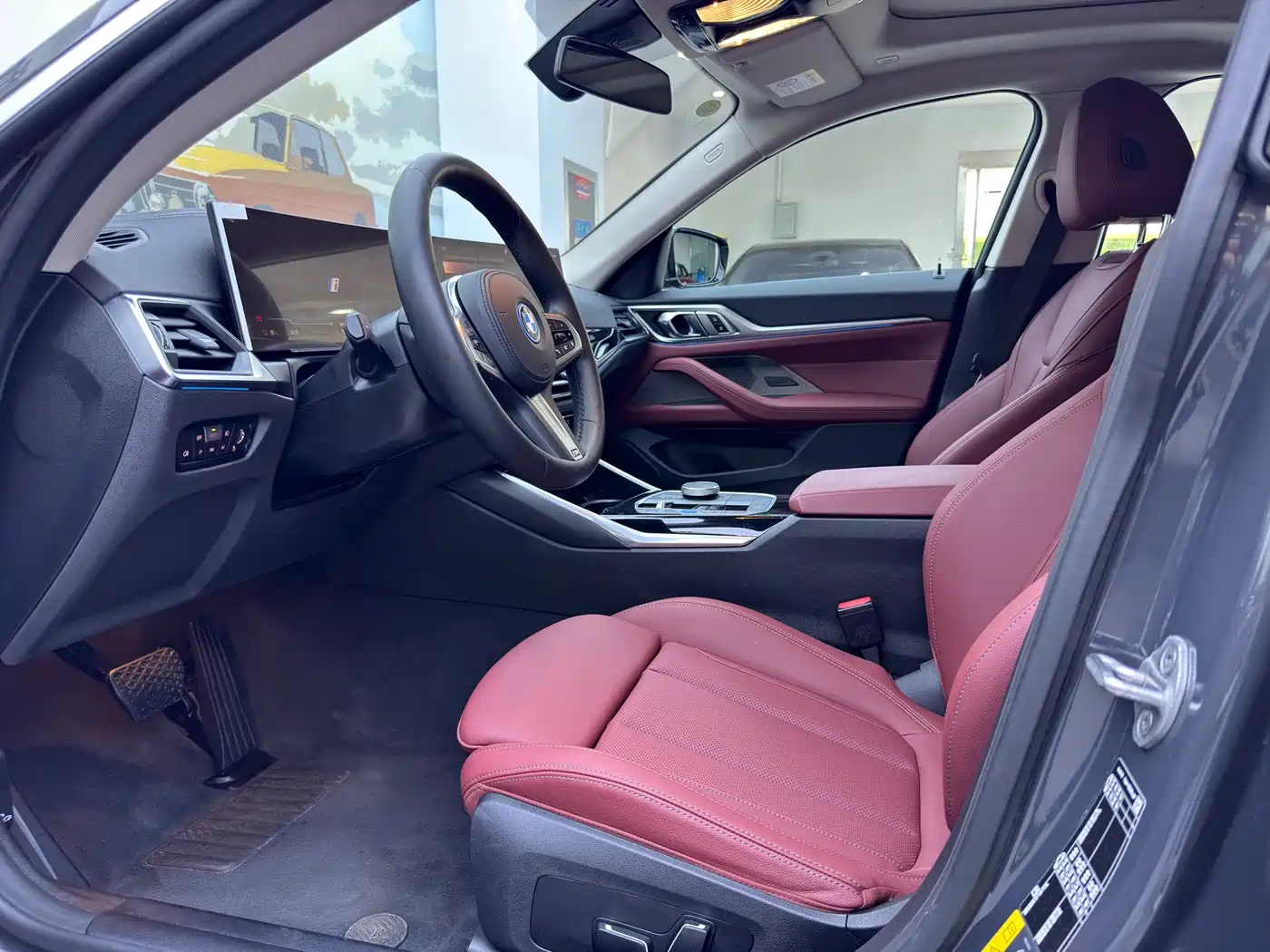 BMW i4 2023 eDrive40 фото 11