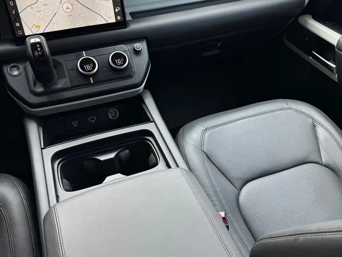 Land Rover Defender 2023 Facelift 90 3.0T P400 XS фото 15