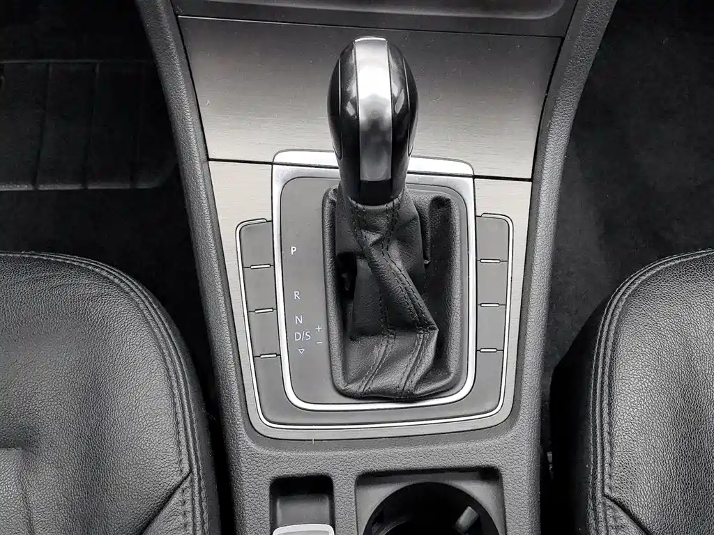 Volkswagen Golf 2016 1.6L Automatic Comfort фото 13