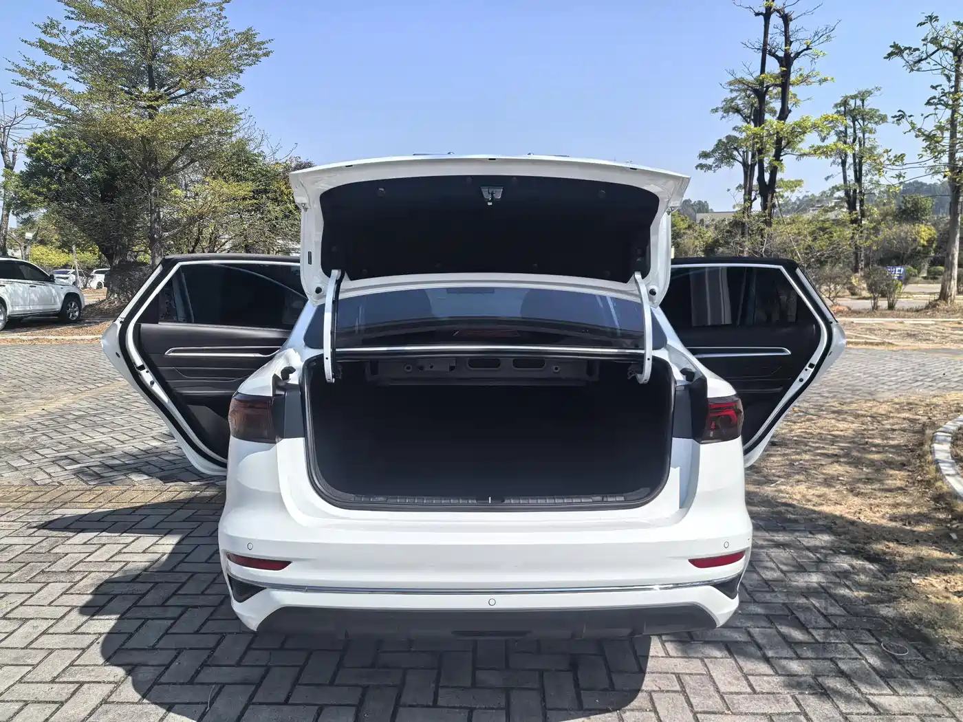 GEELY AUTOMOBILE EMGRAND