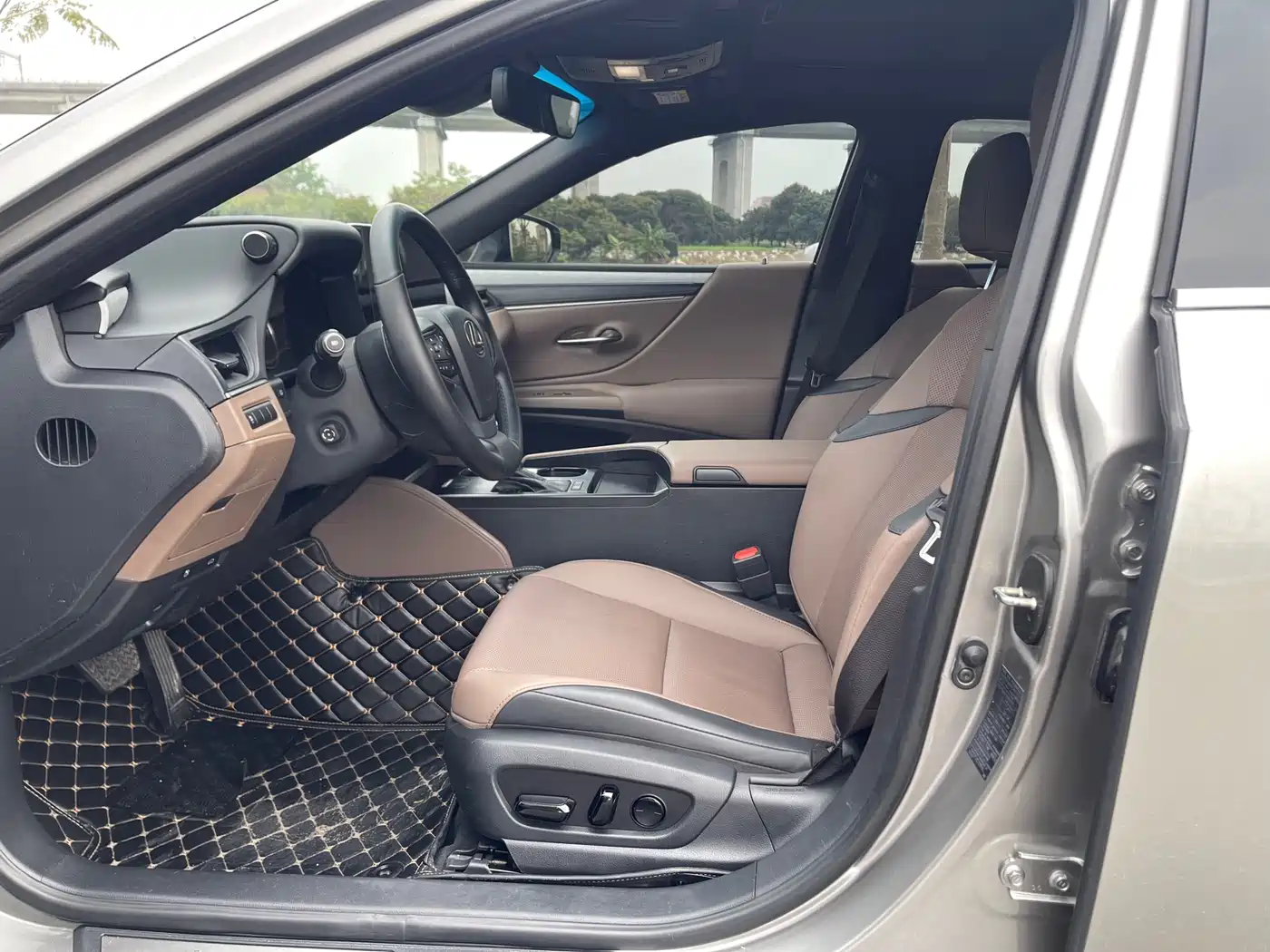 Lexus ES 2025 200 Ultimate Edition фото 20