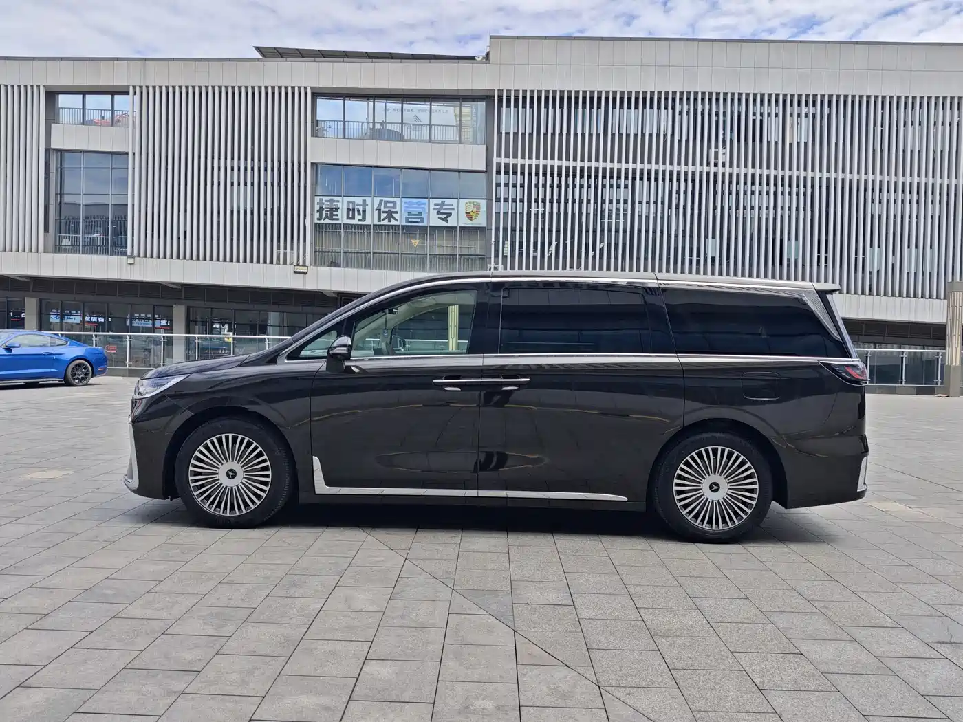 Voyah Auto Voyah Dreamer 2025 PHEV 4WD Kunpeng Premium Edition фото 27