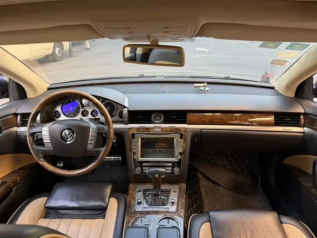 Volkswagen Phaeton 2011 4.2L V8 4-seat Extended Individual Edition фото 4