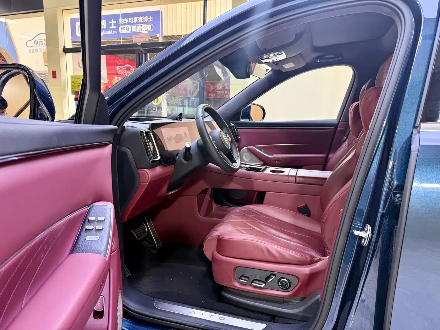 AITO Wenjie AITO M8 2025 Model Extended Range Ultra Edition 53.4kWh 5-Seater фото 4