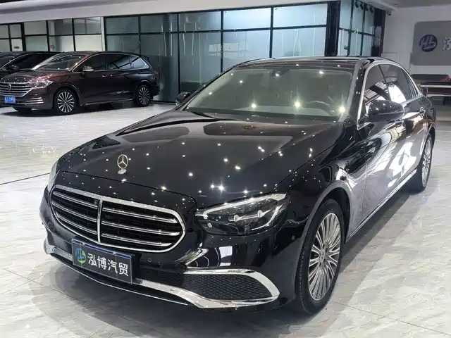 Mercedes-Benz E E 300 L, Стиль
