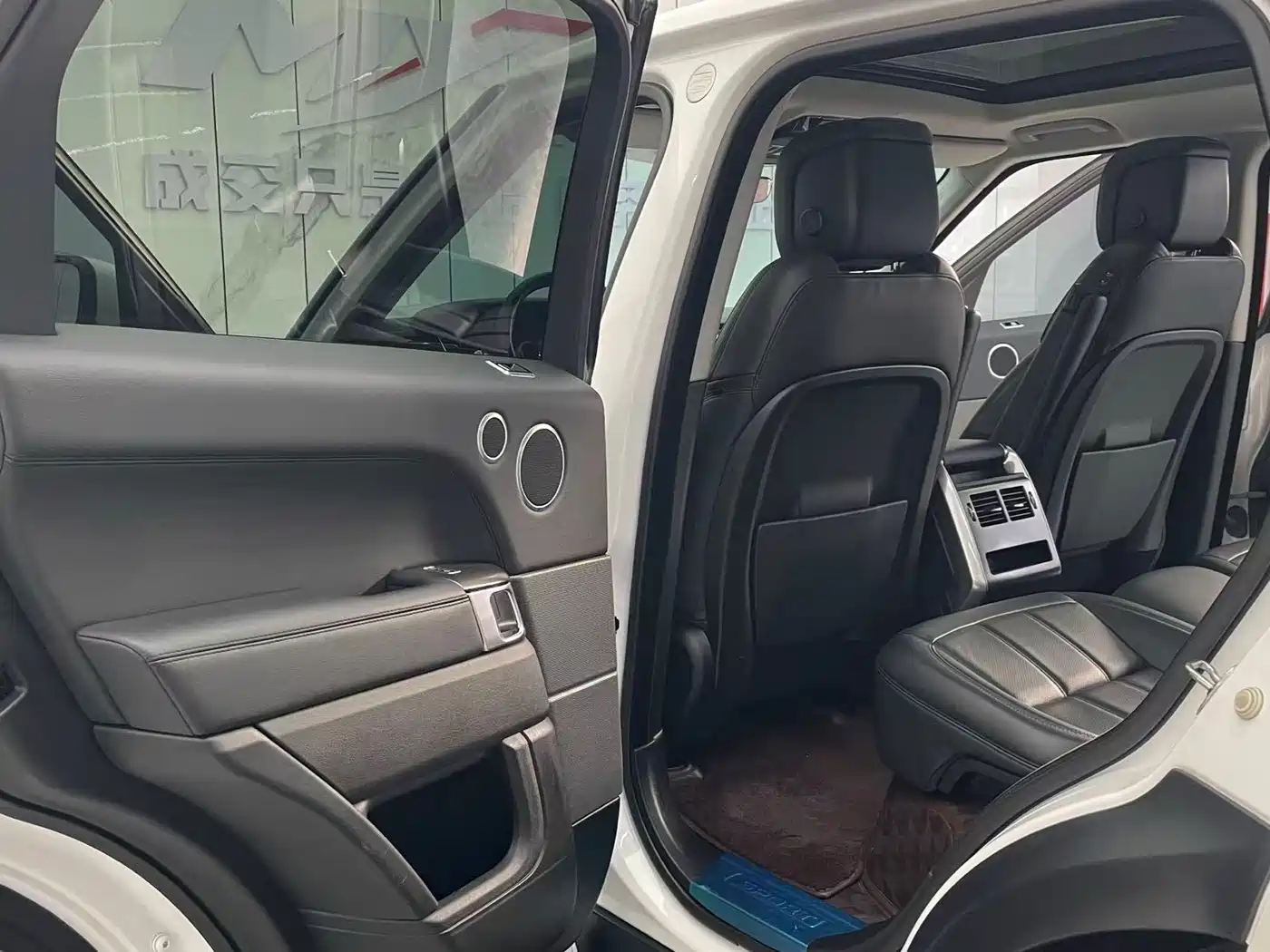 Land Rover Range Rover Sport 2019 3.0 SC V6 Special Edition фото 11