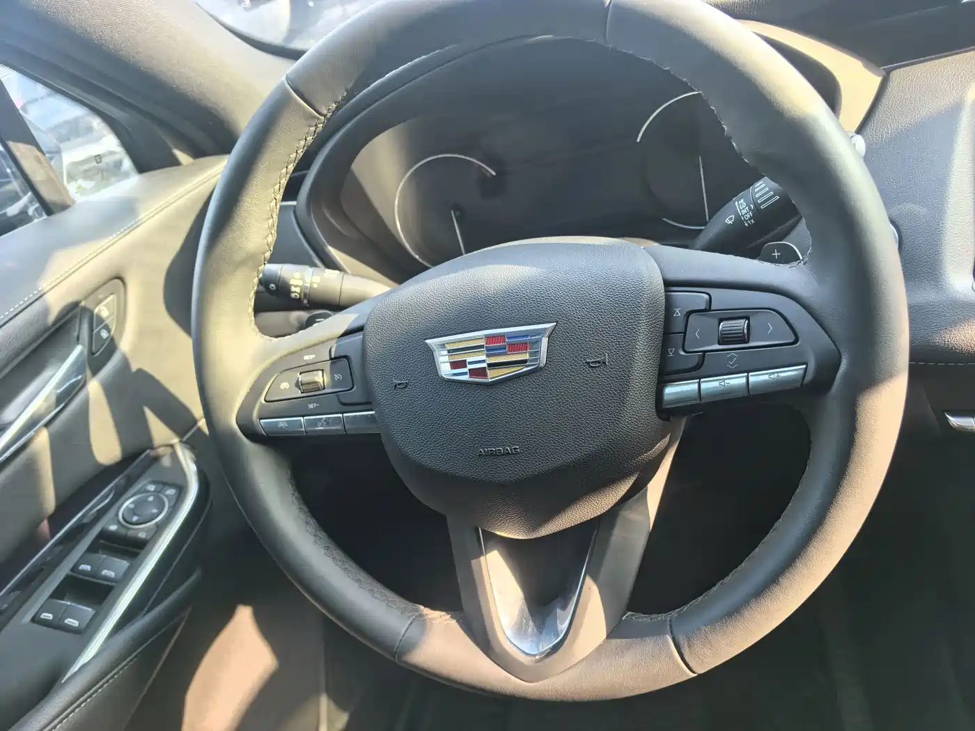 Cadillac XT4 2023 2022 28T FWD Style