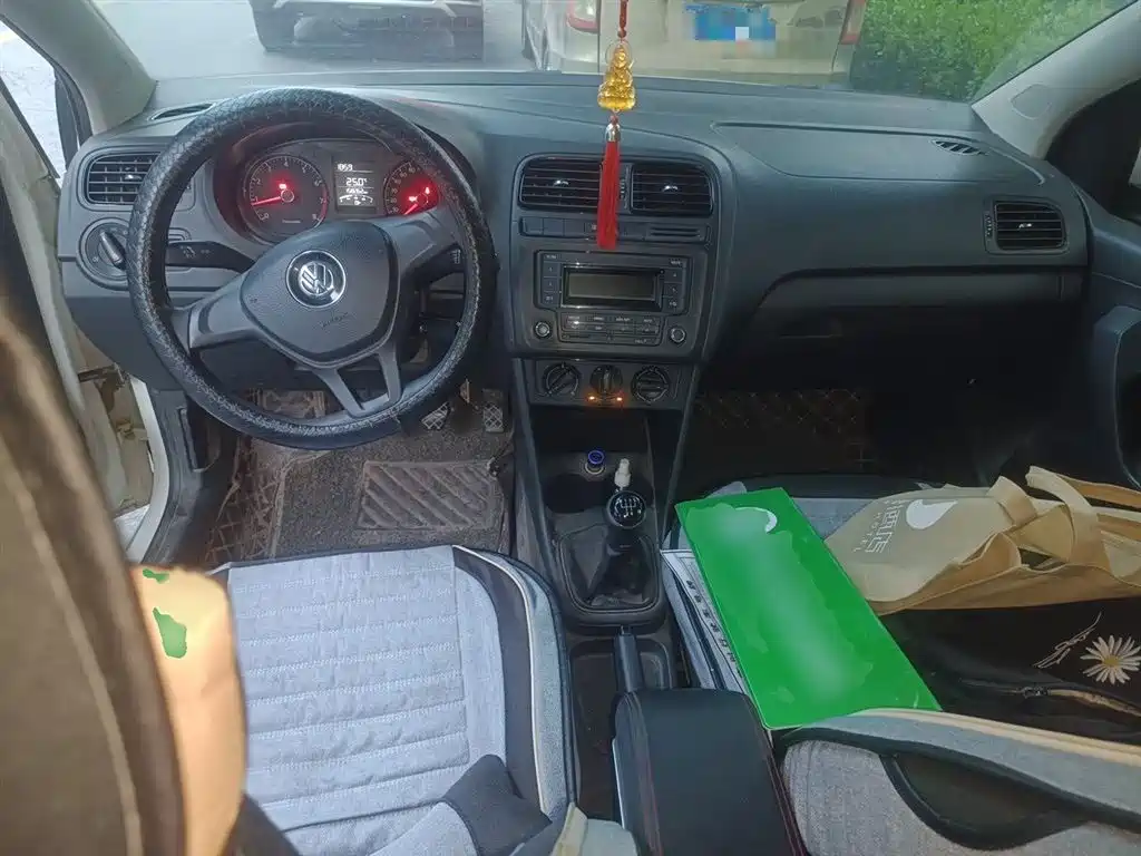 Volkswagen Polo 2014 1.4L Manual Trend Edition фото 13