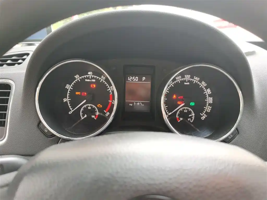 Škoda Yeti 2016 1.4TSI DSG Forward Edition фото 4