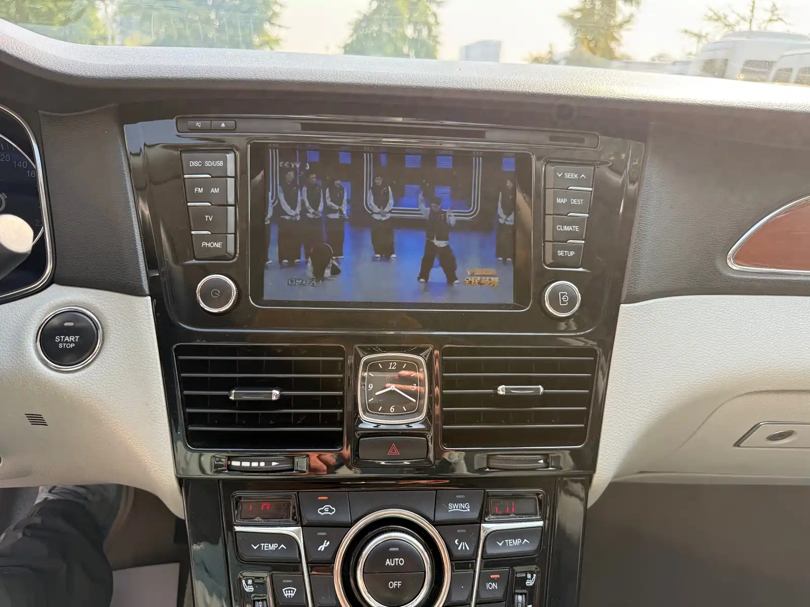 Фото 28 - Hongqi H7