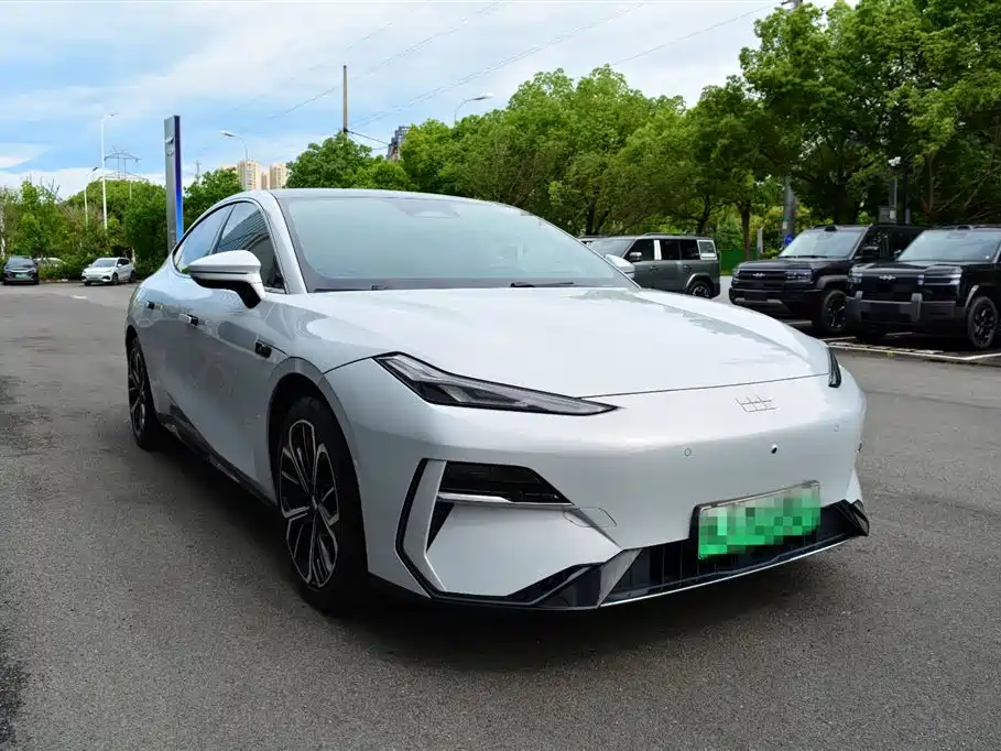 2025 Geely Galaxy Galaxy E8