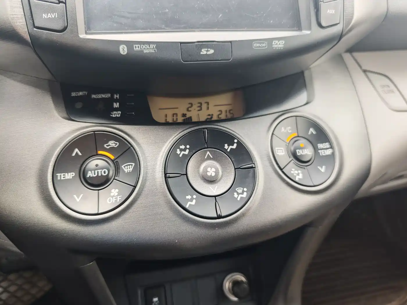 Toyota RAV4 Rongfang 2010 2.0L Automatic Luxury Upgrade Edition фото 28