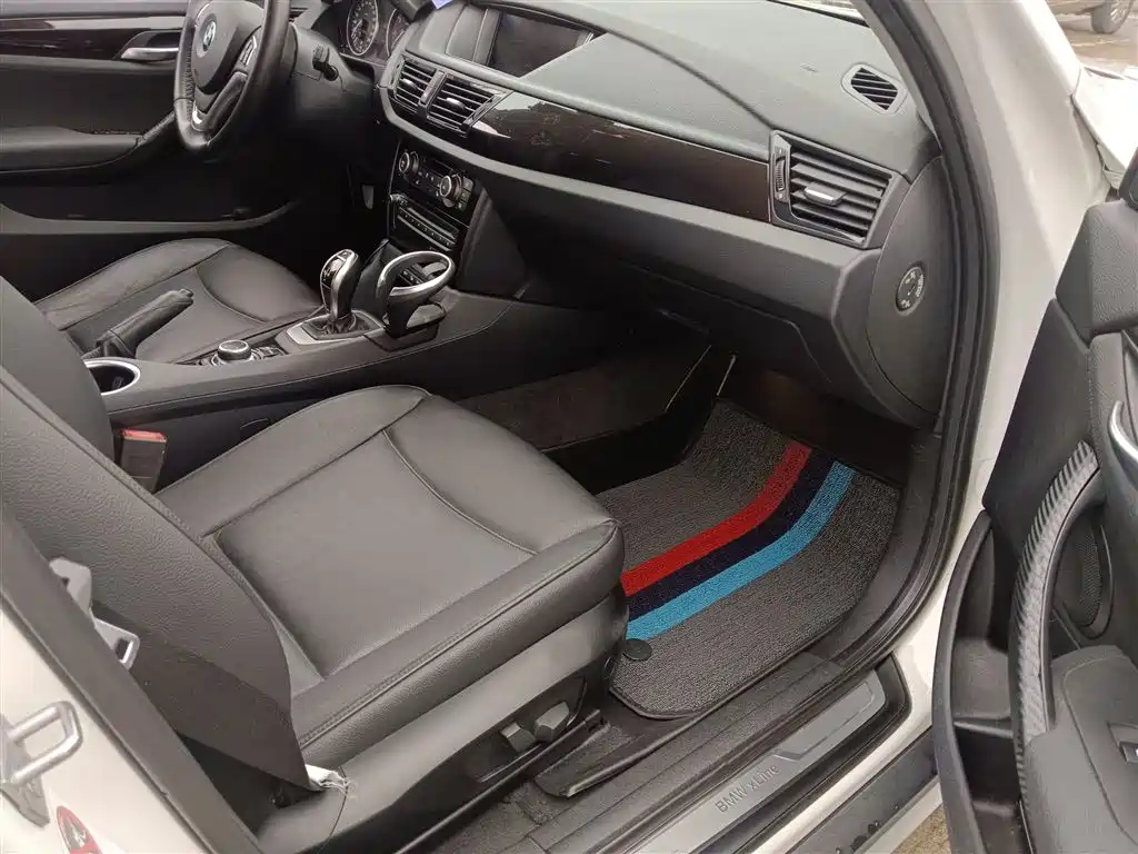 BMW X1 2013 xDrive20i X Design Package фото 17