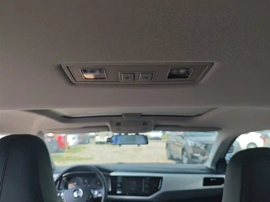 Volkswagen Polo 2019 Plus 1.5L Automatic Colorful Tech Edition фото 12