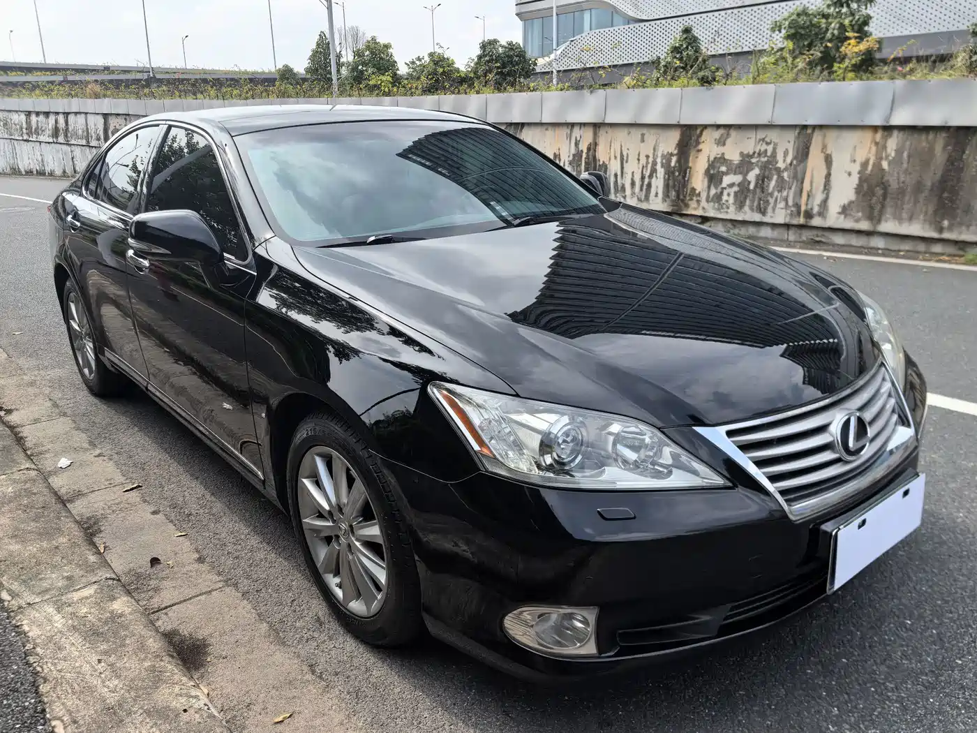Фото 2 - Lexus ES