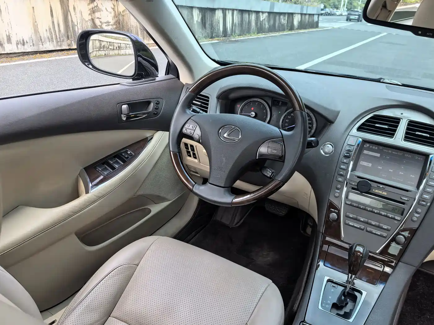 Фото 18 - Lexus ES