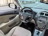 Photo 18 - Lexus ES