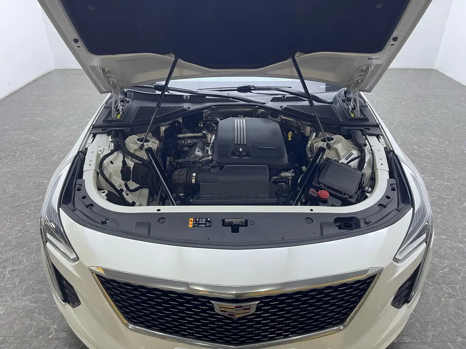 Фото 17 - Cadillac CT6