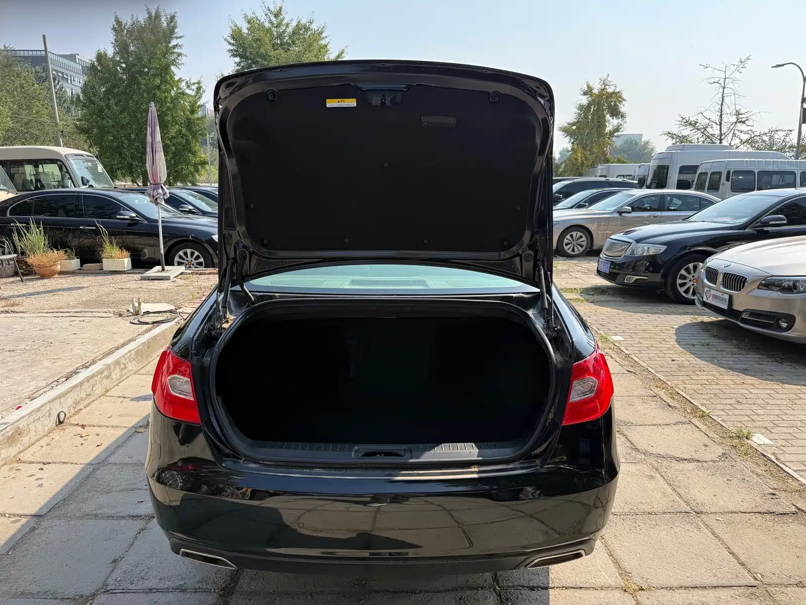 Фото 30 - Hongqi H7