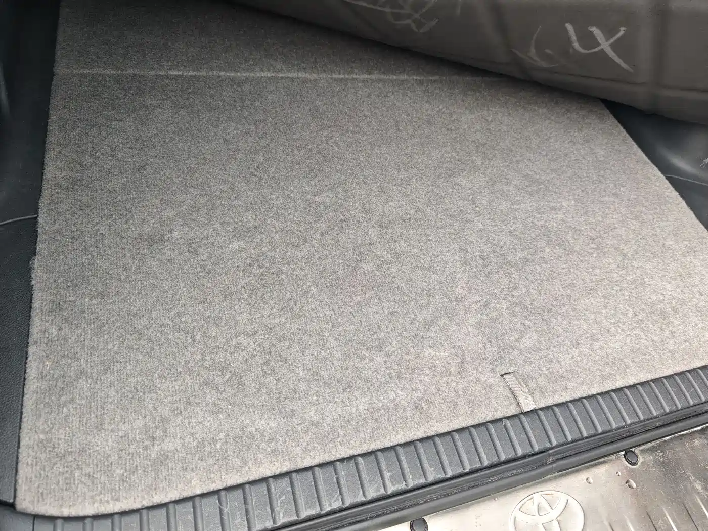 Toyota RAV4 Rongfang 2010 2.0L Automatic Luxury Upgrade Edition фото 29