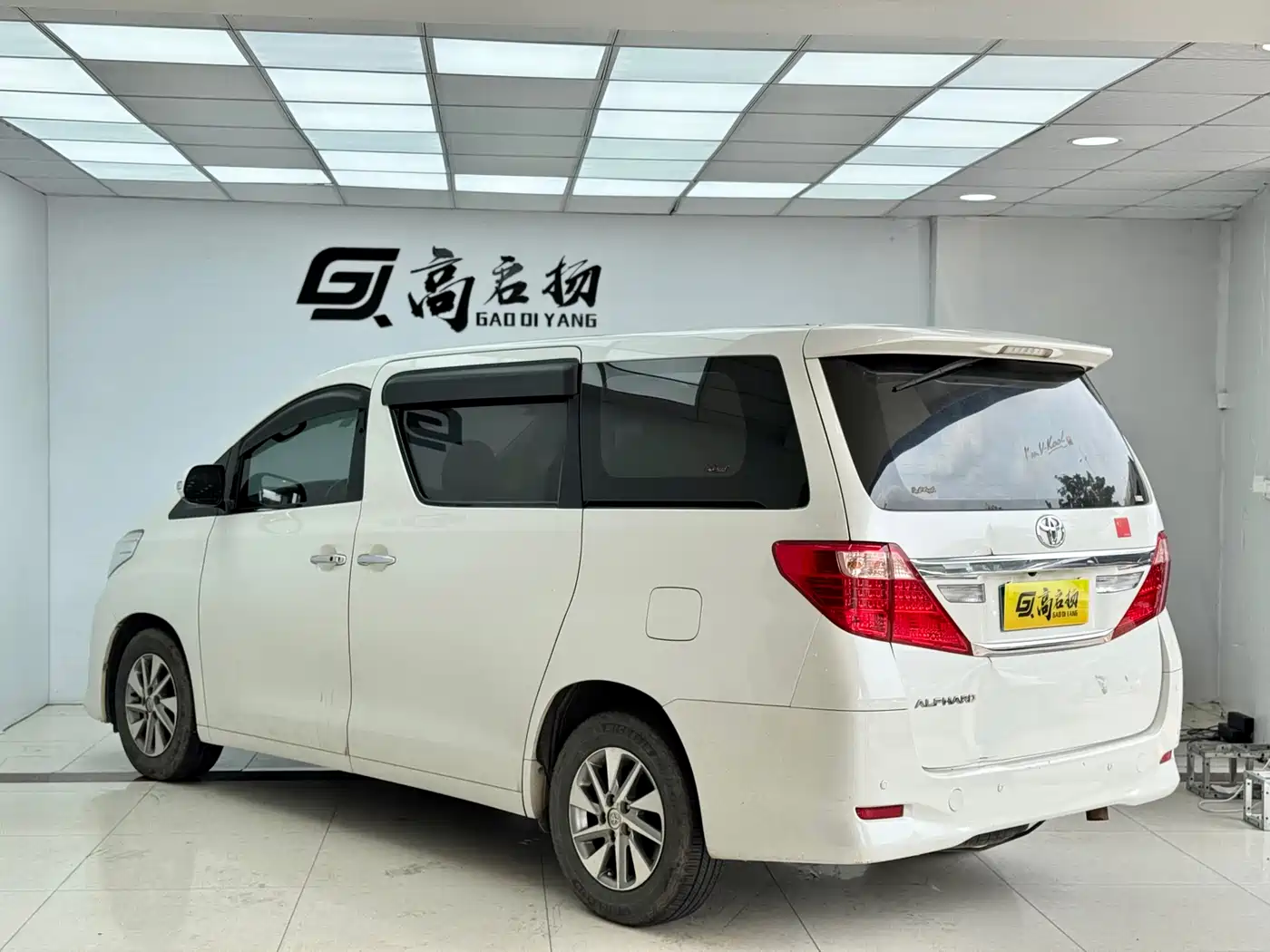 Toyota Alphard фото 29