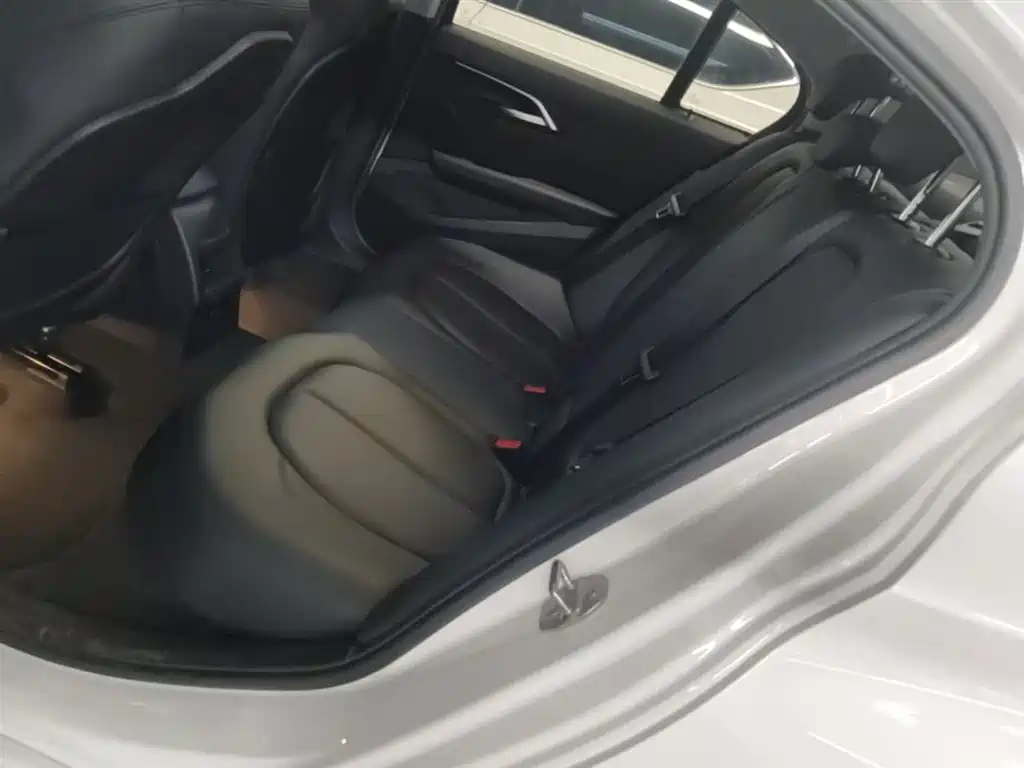 BMW 1 Series 2018 Facelift 118i Sport фото 17