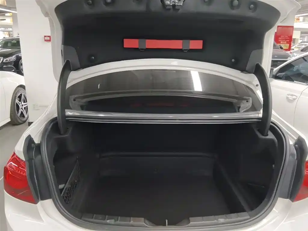 BMW 1 Series 2018 Facelift 118i Sport фото 19