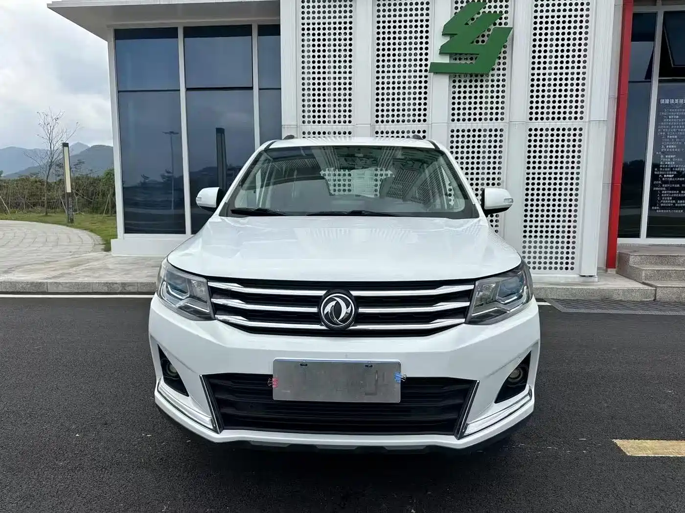 Dongfeng Fengxing Fengxing SX6 2020 2019 1.6L Manual Luxury China VI