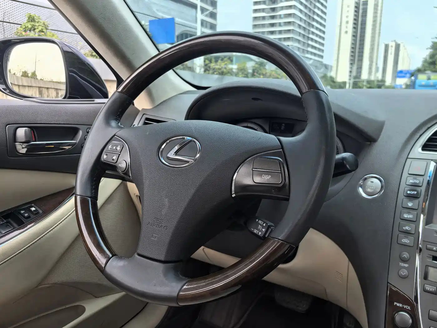 Фото 20 - Lexus ES