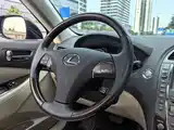 Photo 20 - Lexus ES