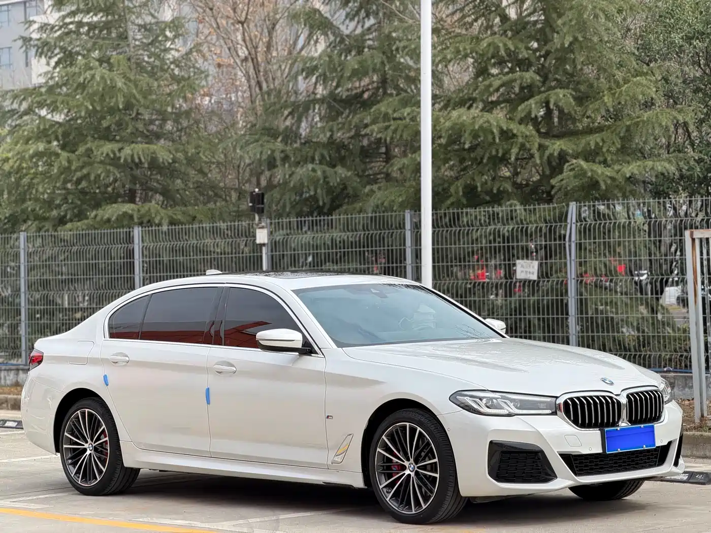BMW 5 Series 2023 530Li Leading M Sport Package фото 3