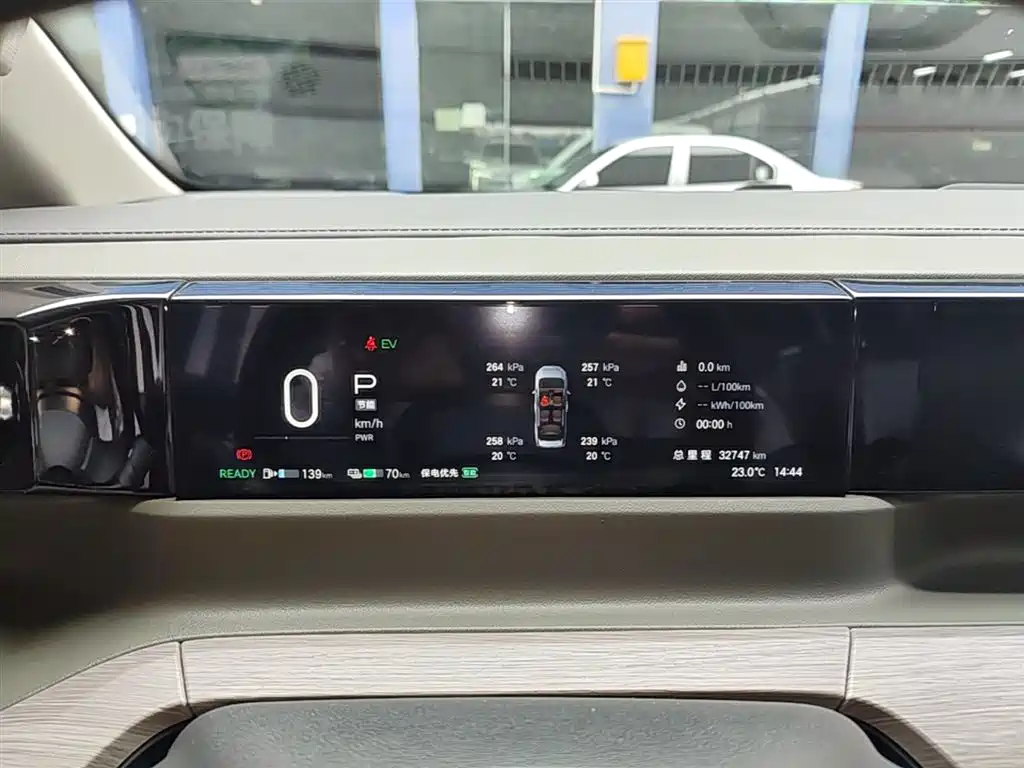 GAC Trumpchi Trumpchi E8 NEV 2024 Model 150km MAX+ фото 12