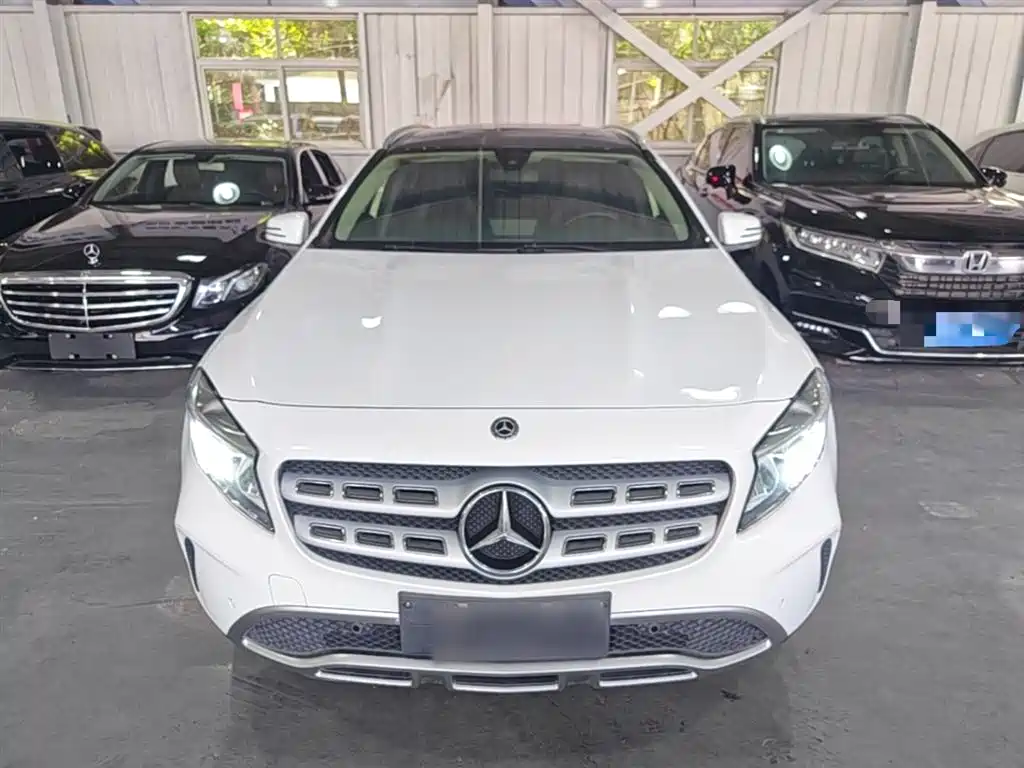 Mercedes-Benz GLA 2018 GLA 200 Dynamic фото 3