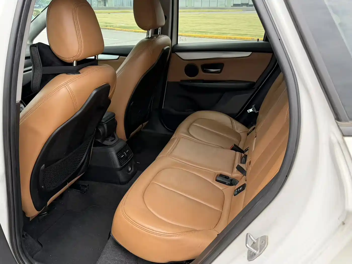 BMW 2 Series Touring 2016 218i Leading фото 6