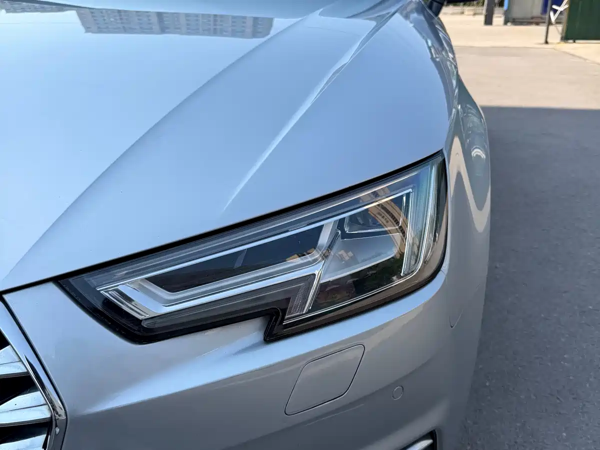 Audi A4L 2017 40 TFSI Fashion Edition фото 18