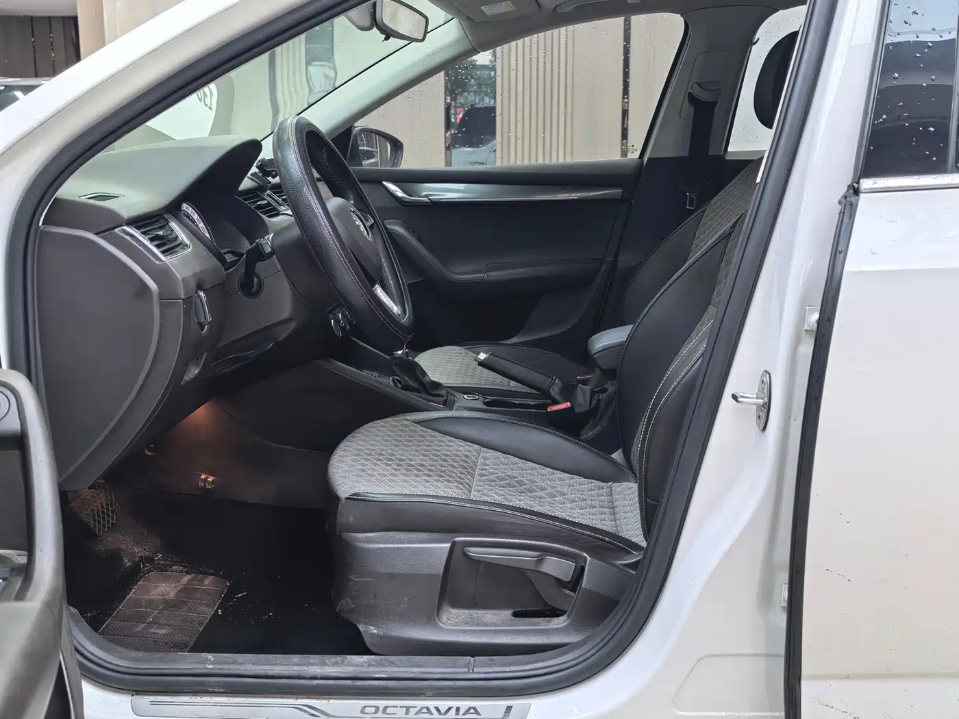Škoda Octavia 2018 Model Wagon TSI280 DSG Luxury Edition фото 10